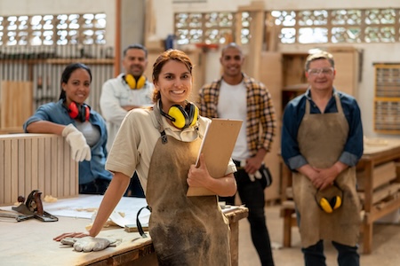 Workshopteilnehmer in der Werkstatt